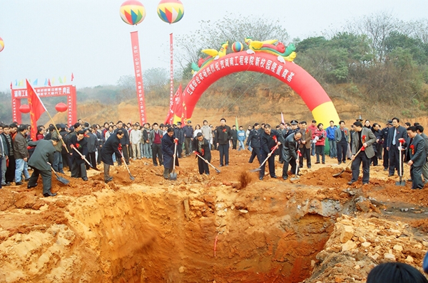 省人大副主任唐之享等省市领导为新校园开工奠基_副本.jpg